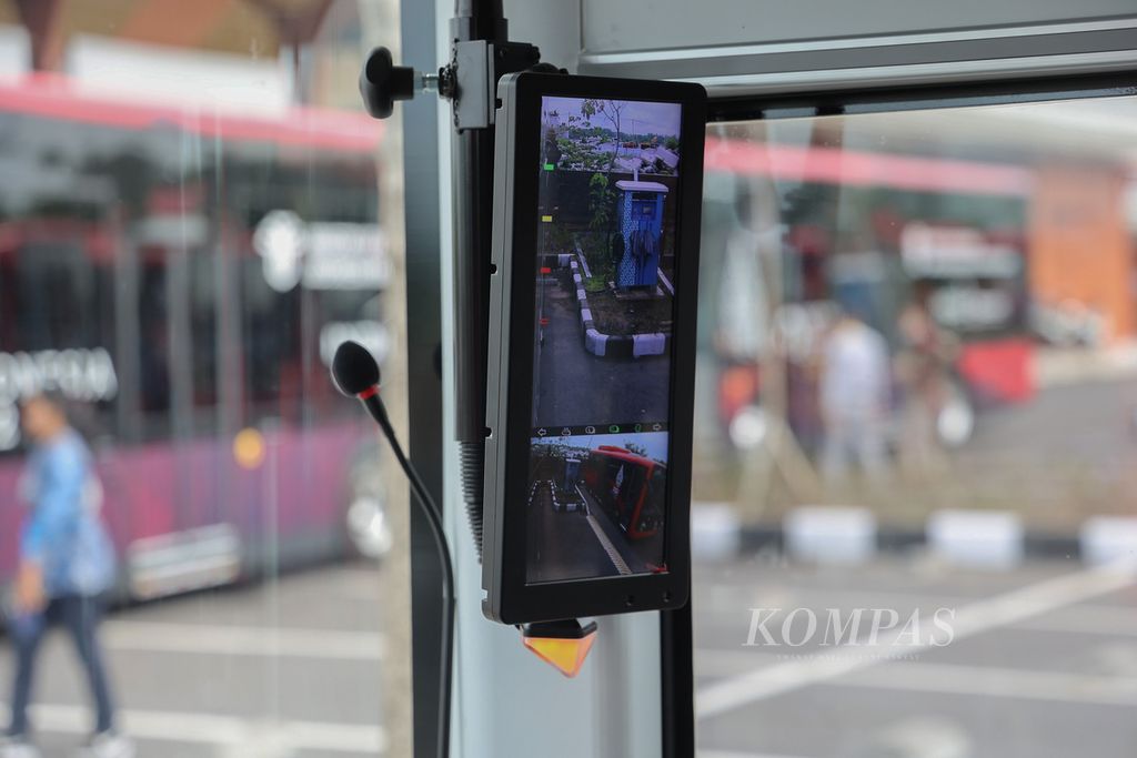 A digital mirror on a large-sized electric bus.