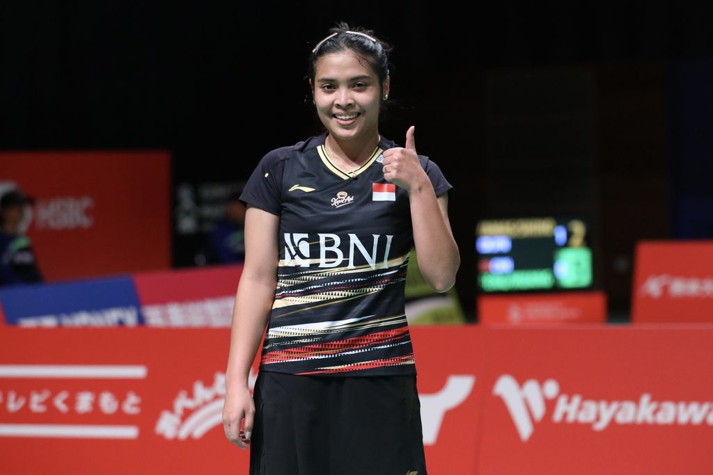 Gregoria Mariska Tunjung akan tampil pada semifinal turnamen bulu tangkis Kumamoto Masters di Jepang. Pada perempat final, Jumat (17/11/2023), Gregoria mengalahkan Yeo Jia Min (Singapura) 22-20, 21-19.