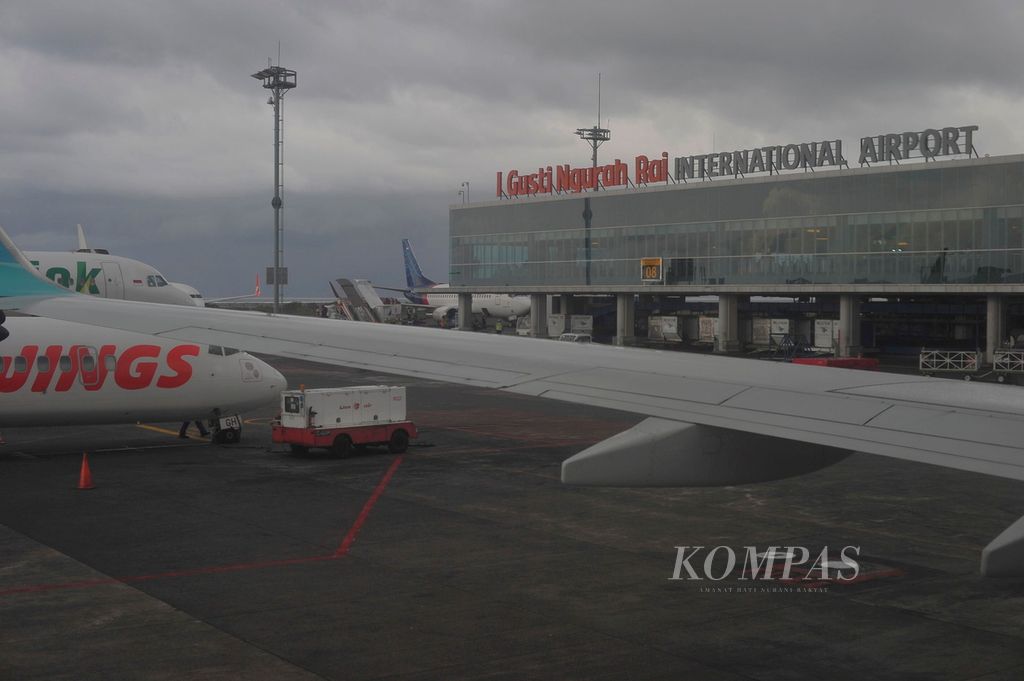 Pesawat parkir di Bandara Internasional I Gusti Ngurah Rai, Denpasar, Bali.