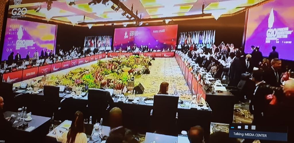 Suasana menjelang pembukaan Pertemuan Para Menteri Luar Negeri G20 di Hotel Mulia, Nusa Dua, Kabupaten Badung, Bali, Jumat (8/7/2022).
