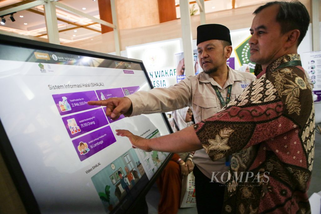 Sistem Informasi Halal ditampilkan dalam Indonesia Sharia Economic Festival (ISEF) ke-10 tahun 2023 di Jakarta Convention Center, Jakarta, Kamis (26/10/2023). Pada kesempatan tersebut, Wakil Presiden Ma’ruf Amin meresmikan Master Plan Industri Halal Indonesia dan aplikasi Satu Wakaf Indonesia.