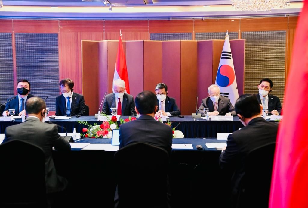 Para CEO perusahaan di Korea Selatan menyampaikan keluhan dan tanggapan atas investasi di Indonesia kepada Presiden Joko Widodo. Pertemuan dilakukan dalam lawatan Presiden di Korea Selatan, Kamis (28/7/2022). 