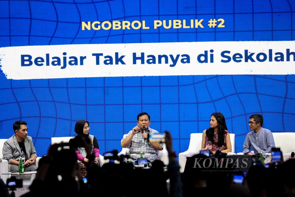 Prabowo Subianto attended the Public Talk session at the Belajaraya 2023 event in Pos Bloc Jakarta on Saturday, July 29, 2023. The education network Semua Murid Semua Guru held the Belajaraya 2023 event, which brought together hundreds of education activists in Indonesia. Belajaraya aims to encourage the importance of collaboration as the key to effectively solve education problems in Indonesia.