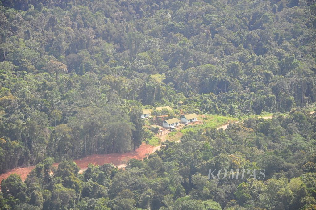 Permukiman warga di Kabupaten Pegunungan Bintang, Papua, saat dipotret dari udara dengan helikopter pada awal 2013.