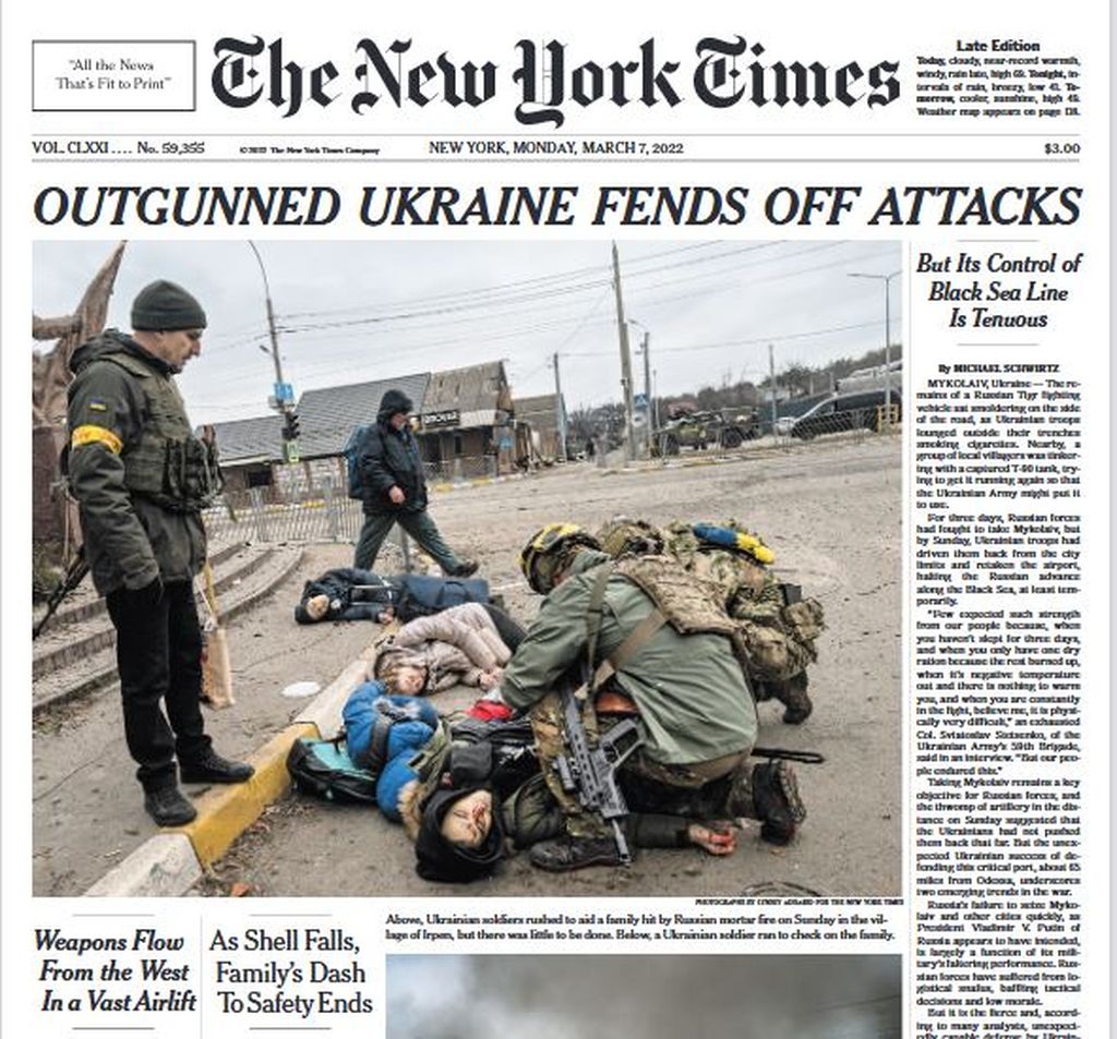 Tangkapan halaman depan harian <i>The New York Times</i> edisi Senin, 7 Maret 2022, yang menampilkan foto korban perang Rusia-Ukraina di Ukraina, saat diambil pada Selasa (8/3/2022).