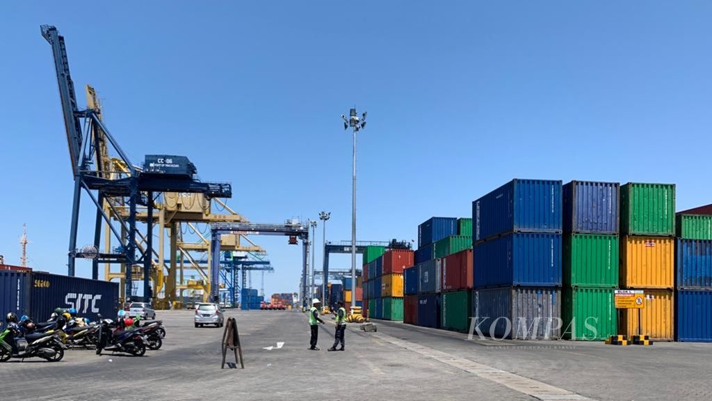 Menteri Perdagangan Agus Suparmanto dan Gubernur Sulsel Nurdin Abdullah melepas ekspor langsung beberapa komoditas dari Terminal Peti Kemas Pelabuhan Makassar, Rabu (20/11/2019). Pemerintah berkomitmen terus mendorong ekspor langsung.