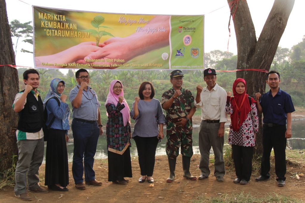 Pelaksanaan kuliah kerja nyata (KKN) tematik di Sungai Citarum melibatkan mahasiswa dari Telkom University, Universitas Airlangga, dan Universitas Pendidikan Indonesia.