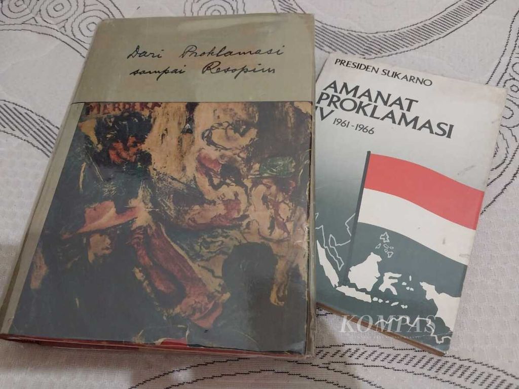 Buku berisi himpunan pidato 17 Agustus Presiden Soekarno.
