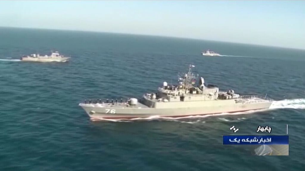 Foto tangkapan video yang diperoleh dari televisi Pemerintah Iran, IRIB, pada 27 Desember 2019 ini memperoleh kapal fregat Angkatan Laut Iran, Jamaran, dalam latihan perang Angkatan Laut Iran-Rusia-China di Samudra Hindia dan Teluk Oman. 