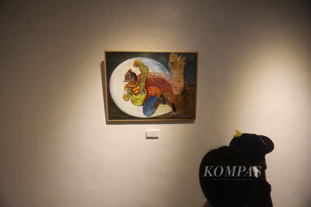 Lukisan "Super Semar" karya perupa Nasirun ditampilkan dalam pameran bertajuk "Anak-anak Semar" di Galeri Yakopan, kompleks Omah Petroek, Desa Hargobinangun, Kecamatan Pakem, Kabupaten Sleman, Daerah Istimewa Yogyakarta, Minggu (15/5/2022). 