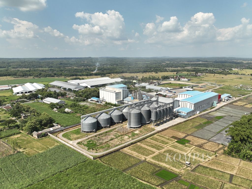 PT Wilmar Padi Indonesia rice processing factory in Ngawi, East Java, Friday (31/3/2024).