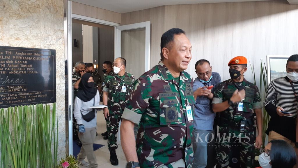 Kepala Staf TNI AU Marsekal Fadjar Prasetyo seusai menghadiri pertemuan dengan media, Rabu (22/12/2021), di Lanud Halim Perdanakusuma.
