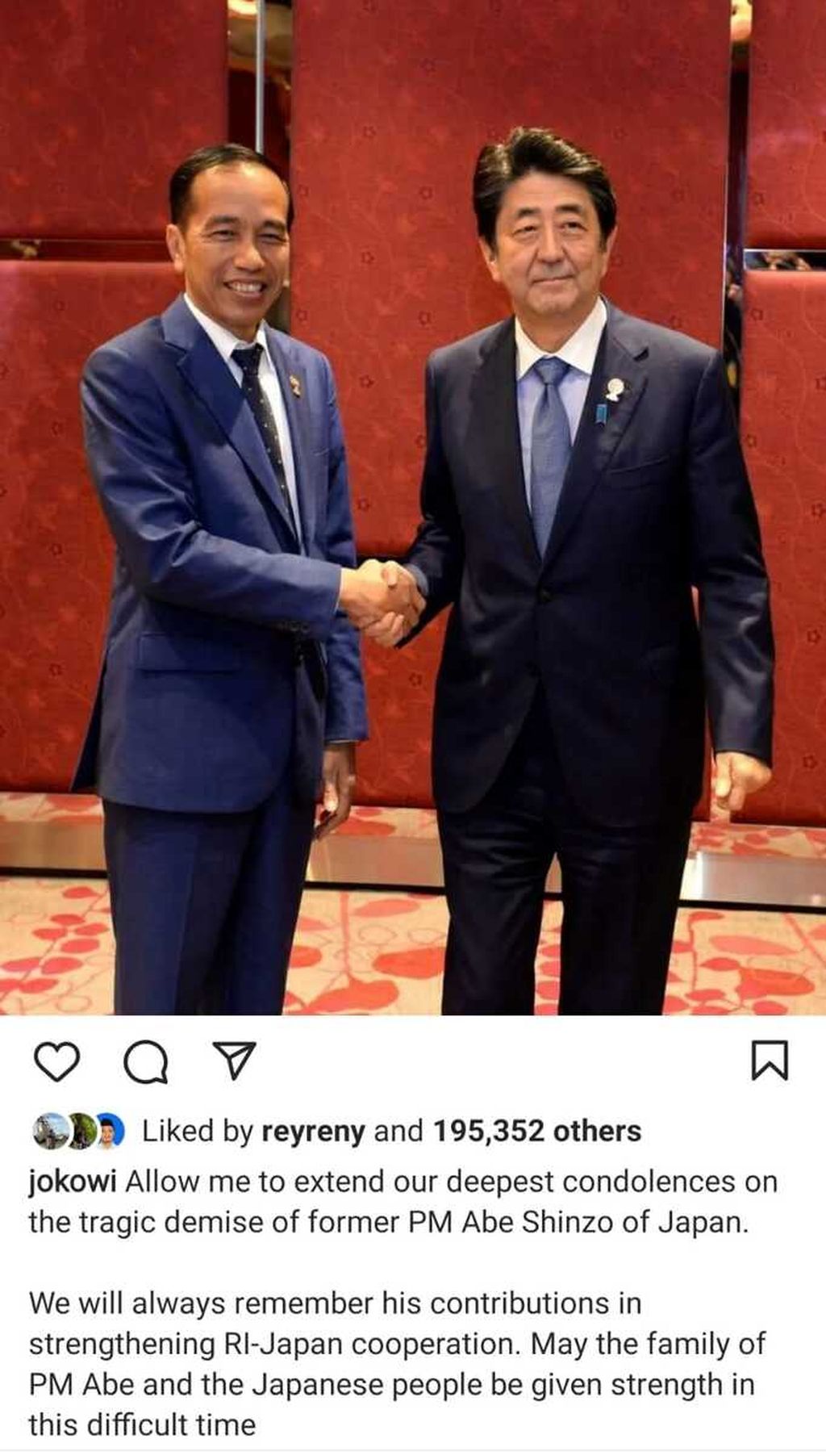 Presiden Jokowi memberikan ucapan belasungkawa atas tewasnya PM Jepang pascapenembakan. Kenangan Presiden Jokowi diungkapkan di akun Instagramnya, Jumat (8/7/2022).