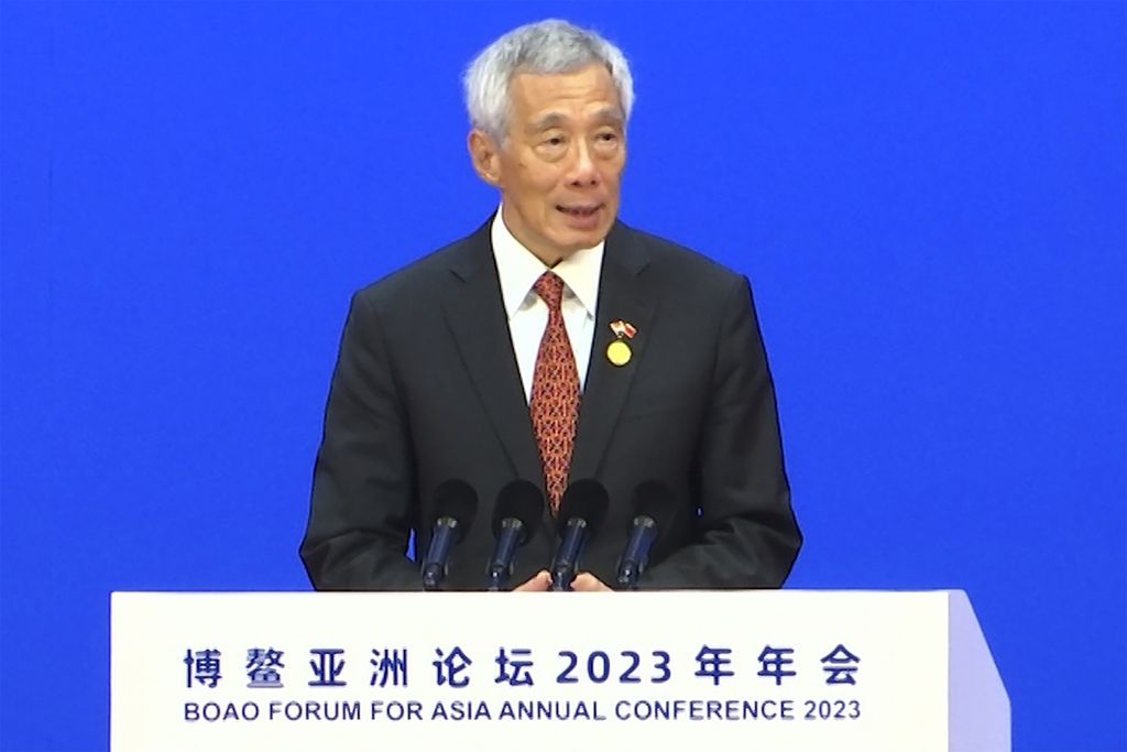 Dalam foto yang diambil dari video ini, tampak Perdana Menteri Singapura Lee Hsien Loong berpidato pada upacara pembukaan Forum Boao untuk Asia di Boao, Provinsi Hainan, China bagian selatan, Kamis (30/3/2023). 
