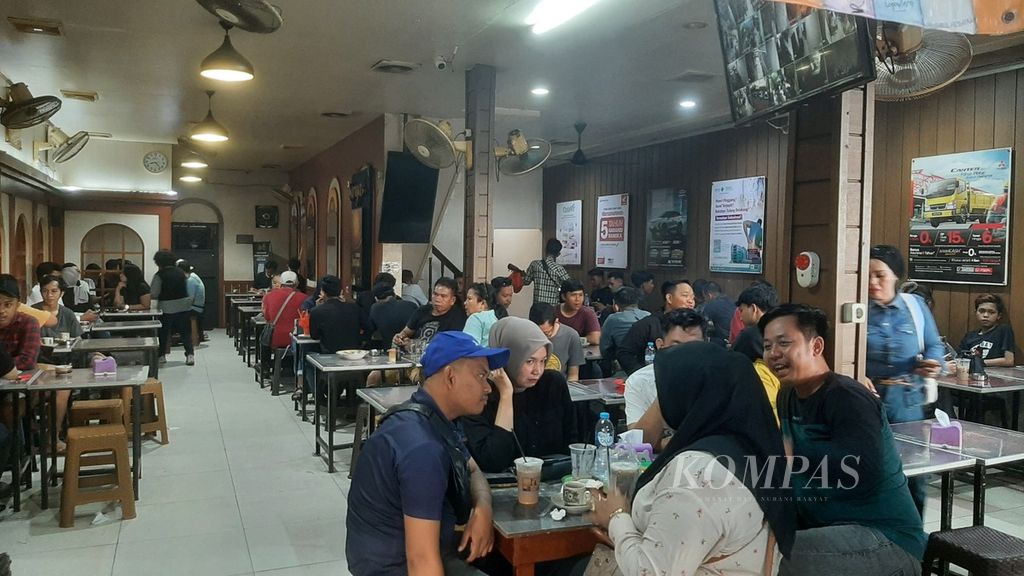 Suasana di salah satu warung kopi di Kota Pontianak, Kalimantan Barat, Sabtu (20/7/2024).