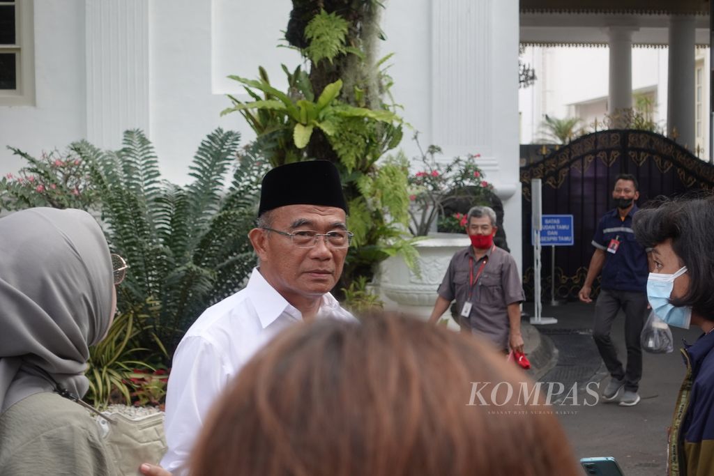 Menteri Koordinator Bidang Pembangunan Manusia dan Kebudayaan Muhadjir Effendy di Kompleks Istana Kepresidenan Jakarta, Selasa (14/2/2023).