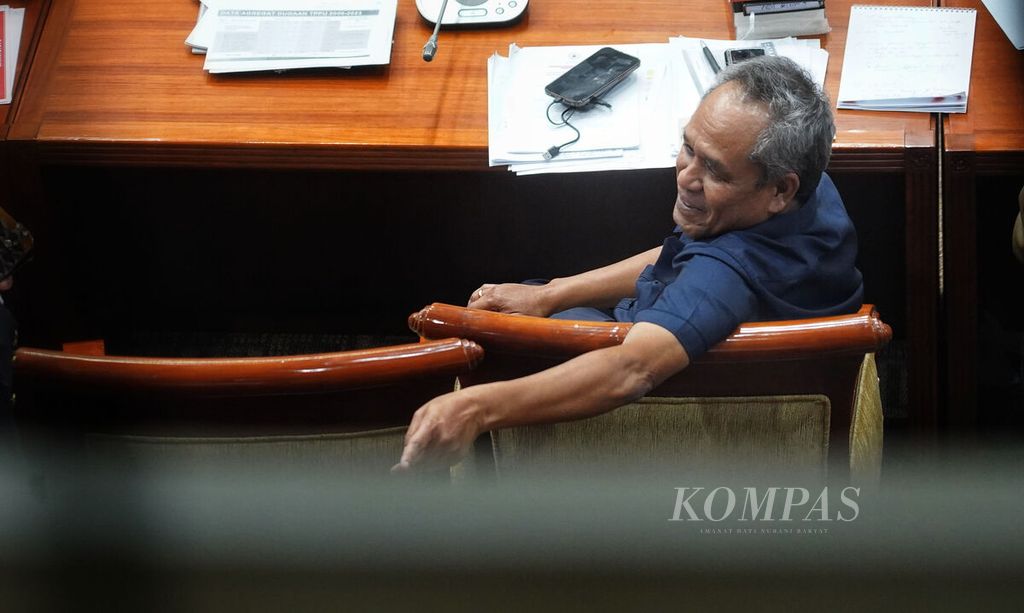 Anggota Komisi III DPR, Benny K Harman, saat mengikuti rapat dengan Menteri Koordinator Politik, Hukum, dan Keamanan Mahfud MD di Ruang Rapat Komisi III Gedung DPR RI, Jakarta, Rabu (29/3/2023). 