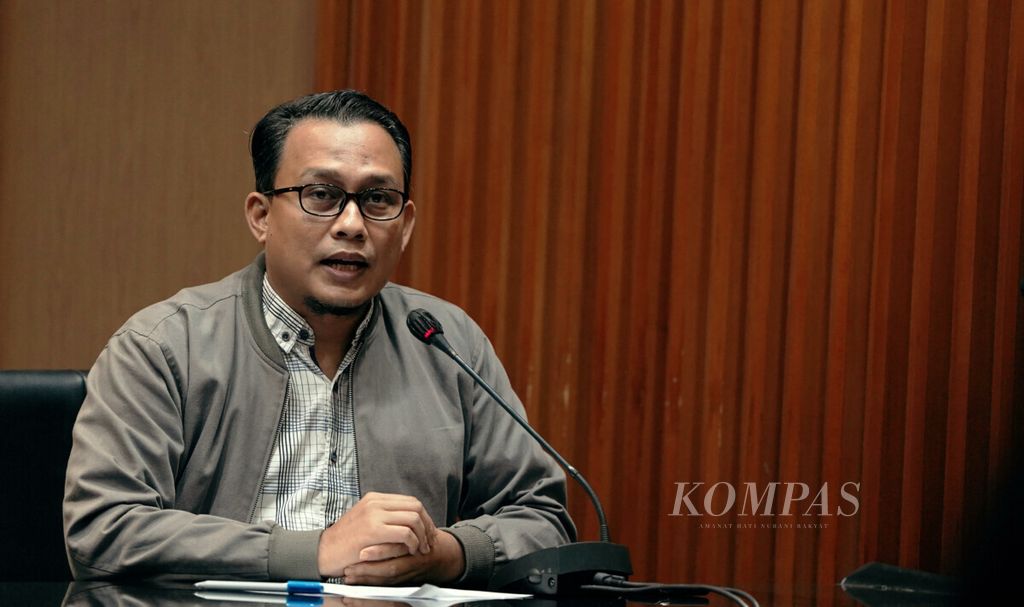 Pelaksana Tugas Juru Bicara KPK Ali Fikri di Gedung Merah Putih KPK, Jakarta, Selasa (19/10/2021).