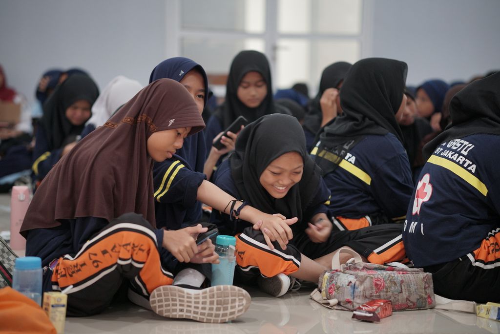 Pelajar sekolah menengah pertama dan sekolah menengah atas se-Jakarta Timur mengikuti sosialisasi tentang perundungan di PMI Jakarta Timur, Sabtu (14/12/2019).