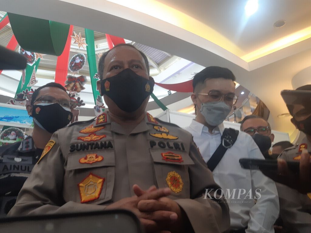 Kepala Kepolisian Daerah Jawa Barat Inspektur Jenderal Suntana saat diwawancarai, Jumat (10/12/2021), di Kota Cirebon, Jawa Barat.