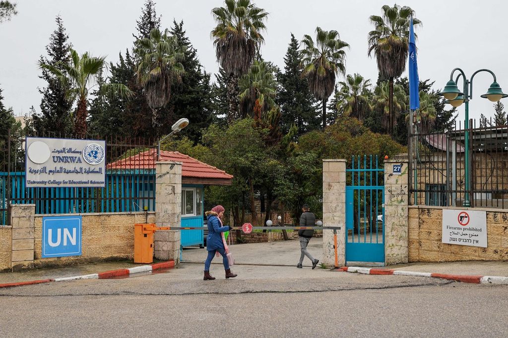 Kompleks Universitas untuk Sains Pendidikan, yang dikelola UNRWA di Ramallah, Tepi Barat, Senin (29/1/2024). 