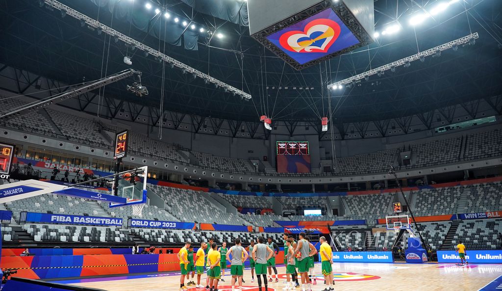 Tim nasional bola basket Brazil saat berlatih di lapangan utama Stadion Indonesia Arena, Kompleks Gelora Bung Karno (GBK), Jakarta, menjelang digelarnya Piala Dunia FIBA 2023, Rabu (23/8/2023).