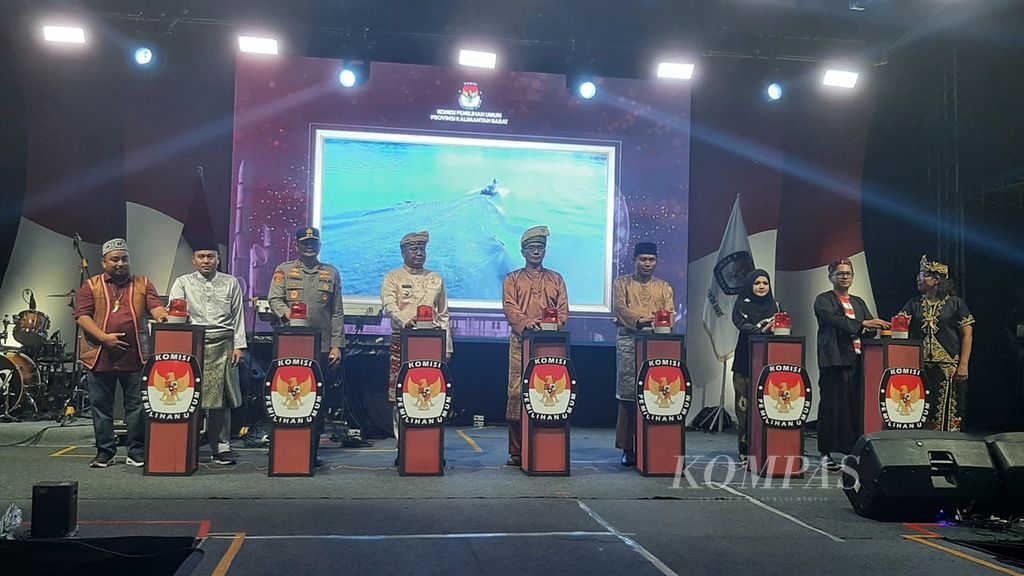 The launch of the Election of Governor and Deputy Governor of West Kalimantan 2024 by the West Kalimantan General Election Commission on Wednesday (1/5/2024), at the Sultan Syarif Abdurrahman Stadium in Pontianak.