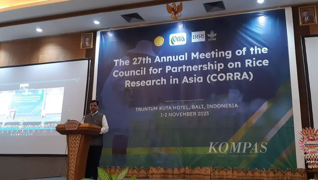 Direktur Jenderal International Rice Research Institute (IRRI) Ajay Kohli memberikan sambutan dalam acara pembukaan Pertemuan Ke-27 Council for Partnership on Rice Research in Asia (CORRA), di Kuta, Badung, Bali, Rabu (1/11/2023). 