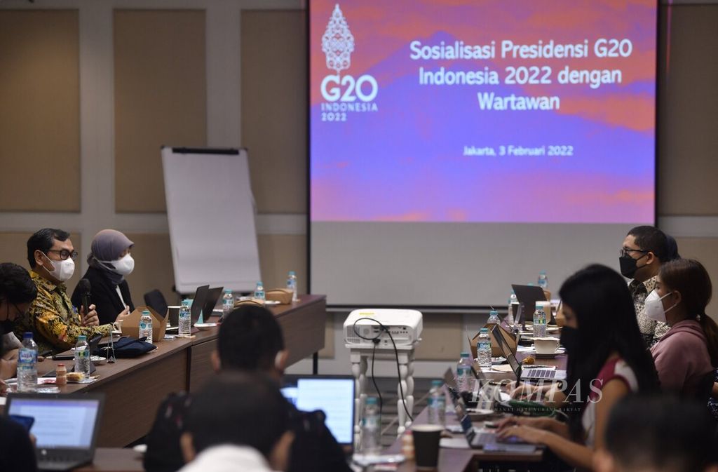 Diskusi Sosialisasi Presidensi G-20 Indonesia bersama sejumlah awak media digelar di Jakarta, Kamis (3/2/2022). Pertemuan G-20 adalah serangkaian pertemuan di jalur keuangan dan jalur sherpa. Dalam pertemuan G-20 jalur keuangan (finance track) Indonesia akan mengusung aspirasi sejumlah negara berkembang dalam mencapai kesetaraan pemulihan ekonomi. Pertemuan puncak KTT G-20 akan dihadiri para kepala negara peserta KTT pada November 2022 di Bali. 