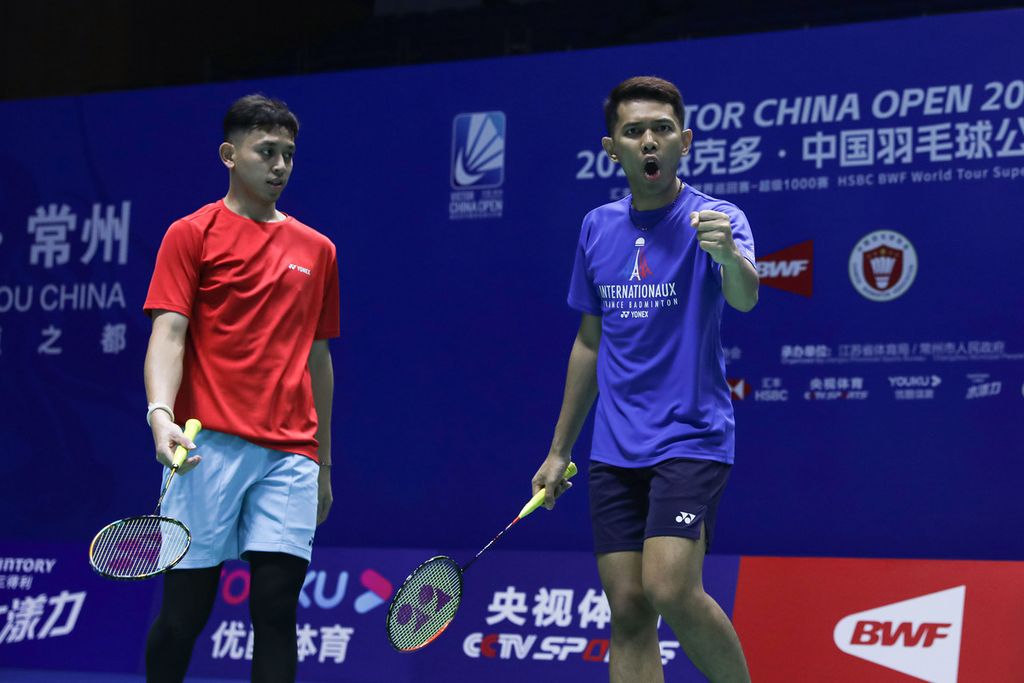 Fajar Alfian (kanan) dan Muhammad Rian Ardianto berlatih di Changzhou Olympic Sports Center Gymnasium, Changzhou, China, Senin (4/9/2023), sehari jelang berlangsungnya turnamen China Terbuka 2023.