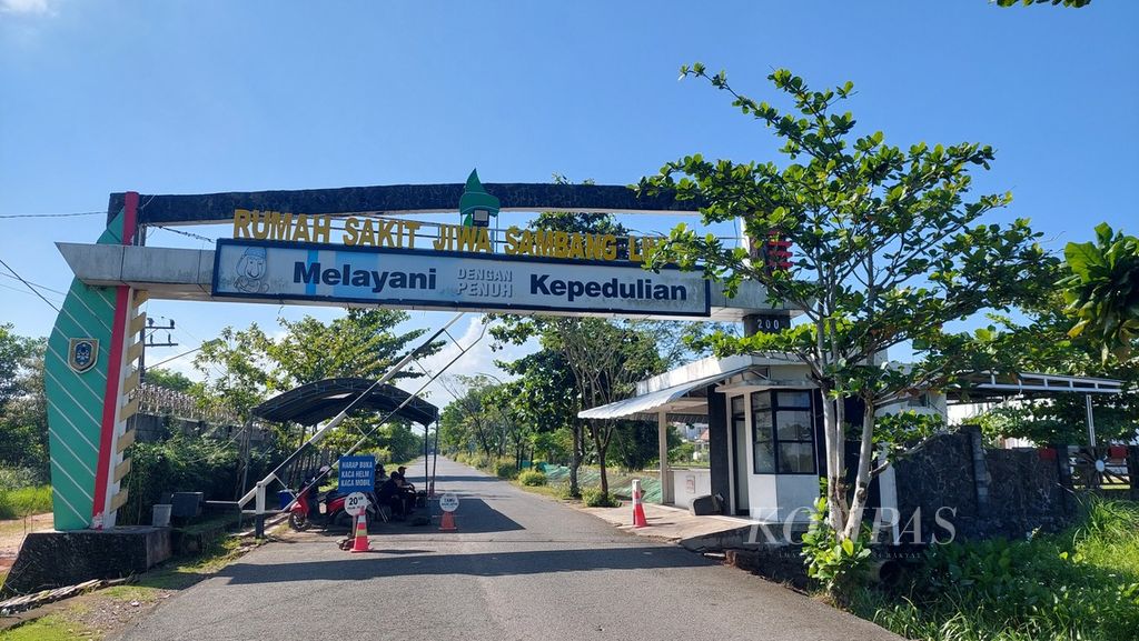 Suasana gerbang Rumah Sakit Jiwa Sambang Lihum di Gambut, Kabupaten Banjar, Kalimantan Selatan, Jumat (12/7/2024). RSJ ini menangani pasien mabuk kecubung dari Kalsel dan Kalteng dalam sepekan terakhir.