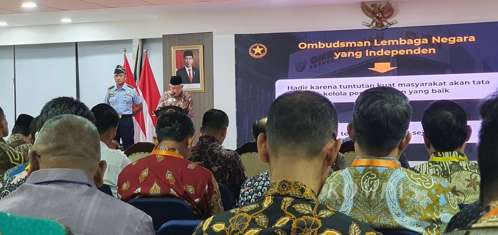 Wakil Presiden Ma'ruf Amin menyampaikan selamat atas 24 tahun Ombudsman RI. Ke depan, menurut Wapres, penyelenggara pelayanan publik Indonesia harus semakin baik dan tidak bisa bekerja biasa-biasa saja. Hal ini disampaikan dalam peluncuran laporan tahunan Ombudsman RI 2023, Jakarta, Kamis (14/3/2024).