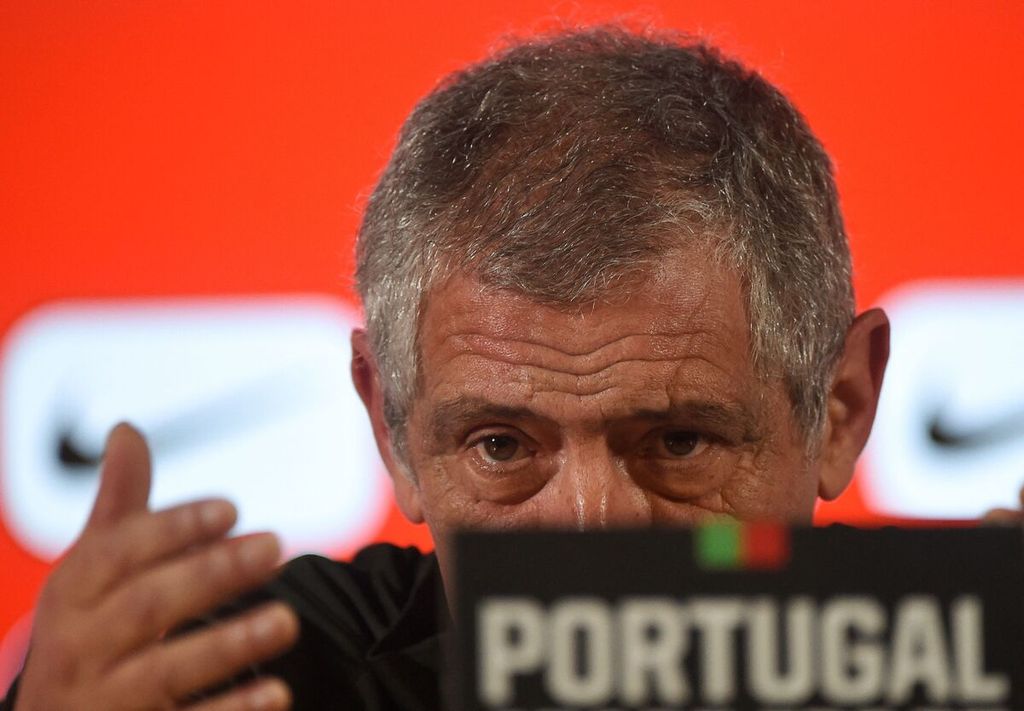 Pelatih tim nasional Portugal Fernando Santos menghadiri konferensi pers di Stadion Dragao, Porto, Rabu (23/3/2022), jelang laga semifinal <i>playoff</i> kualifikasi Piala Dunia 2022 zona Eropa melawan Turki, Jumat (25/3/2022) dini hari WIB.