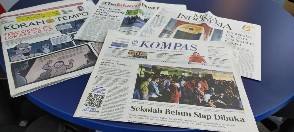 A number of newspapers published on Wednesday (3/6/2020), in Jakarta. Several newspaper publications had to be stopped because they were not strong enough to face digital disruption.