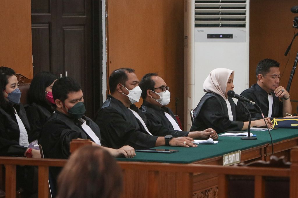 Jaksa penuntut umum menyimak nota pembelaan atau pleidoi yang dibacakan oleh terdakwa Ferdy Sambo di Pengadilan Negeri Jakarta Selatan, Selasa (24/1/2023). 
