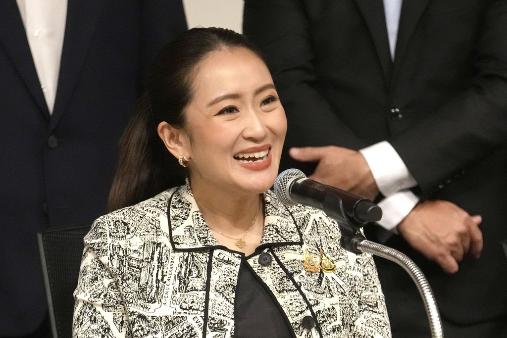 Ketua Partai Pheu Thai Paetongtarn Shinawatra dalam jumpa pers di Bangkok, Thailand, Kamis (15/8/2024).