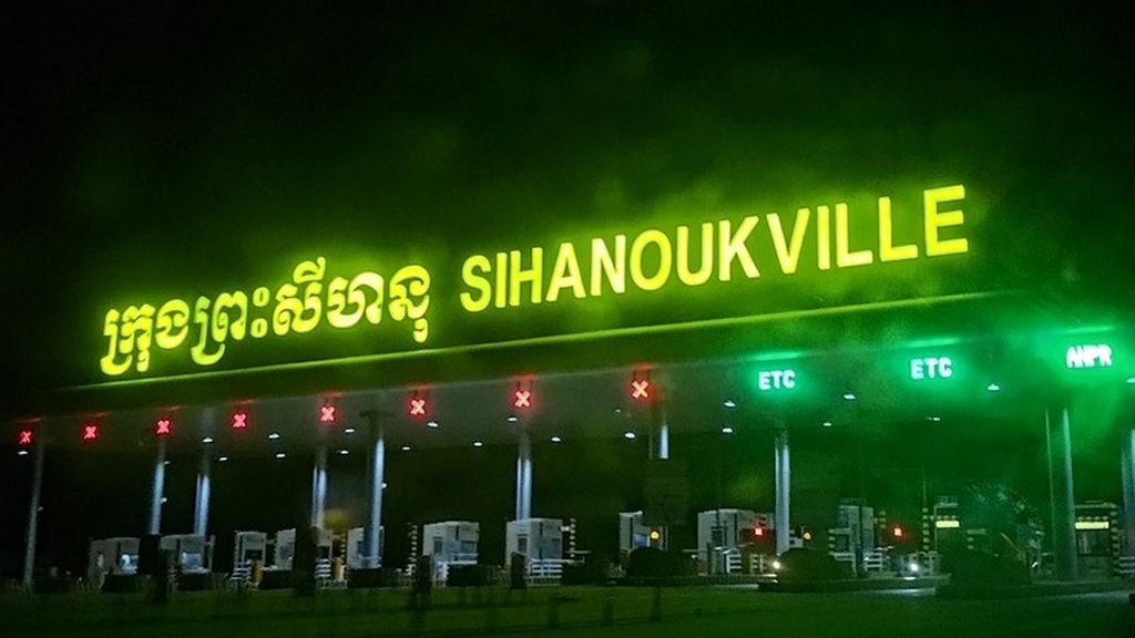 Akses gerbang tol menuju ke Sihanoukville, Kamboja, Rabu (6/12/2023).