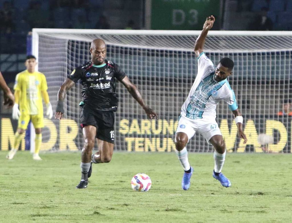 Pertandingan Persib Bandung kontra tim promosi, PSBS Biak, pada laga perdana Liga 1 Indonesia 2024-2025 di Stadion Si Jalak Harupat, Bandung, Jawa Barat, Jumat, (9/8/2024). Persib menang 4-1 di laga ini.