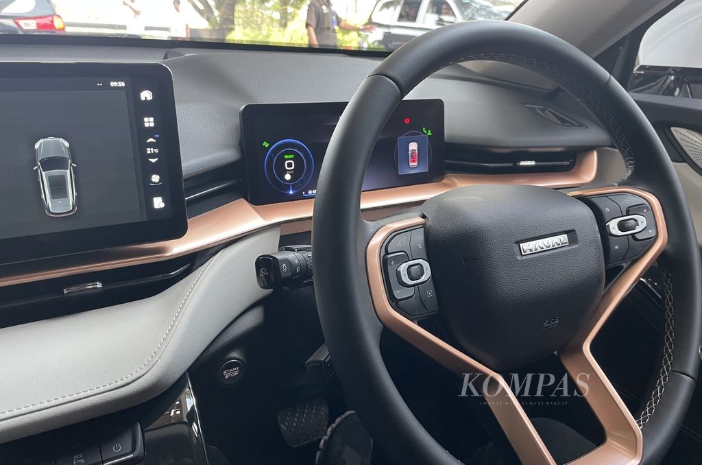 The wheelhouse of the Haval H6 car is accented with copper color, giving a simple and elegant impression.