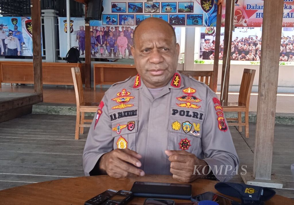 Kapolda Papua, Inspektur Jenderal Mathius Fakhiri seusai meninjau persiapan rekayasa lalu lintas jelang pelaksanaan Pekan Olahraga Nasional (PON) XX di Jayapura, Sabtu (14/8/2021).