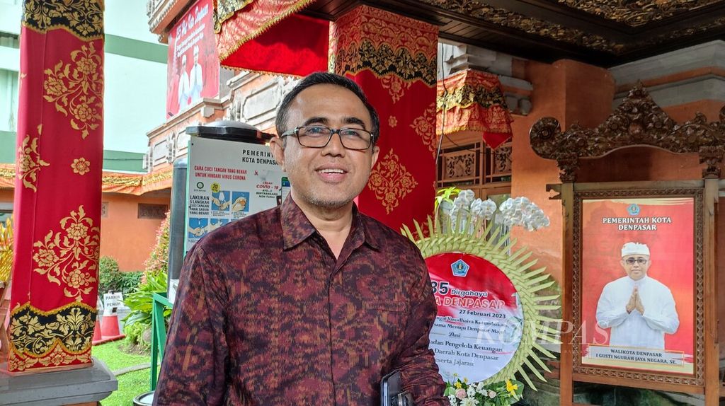 Wali Kota Denpasar I Gusti Ngurah Jaya Negara di lobi Kantor Wali Kota Denpasar, Rabu (1/3/2023).