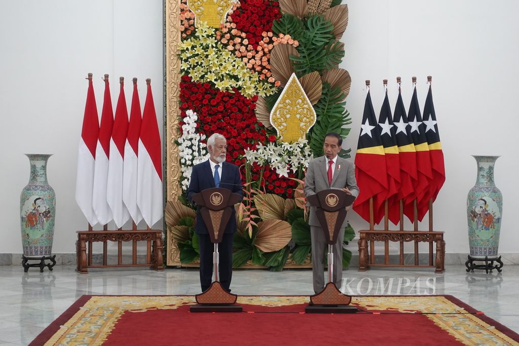 Presiden Joko Widodo saat menyampaikan keterangan kepada pers saat menerima kunjungan resmi Perdana Menteri Republik Demokratik Timor Leste Kay Rala Xanana Gusmao di Istana Kepresidenan Bogor, Jawa Barat, Jumat (26/1/2024). 