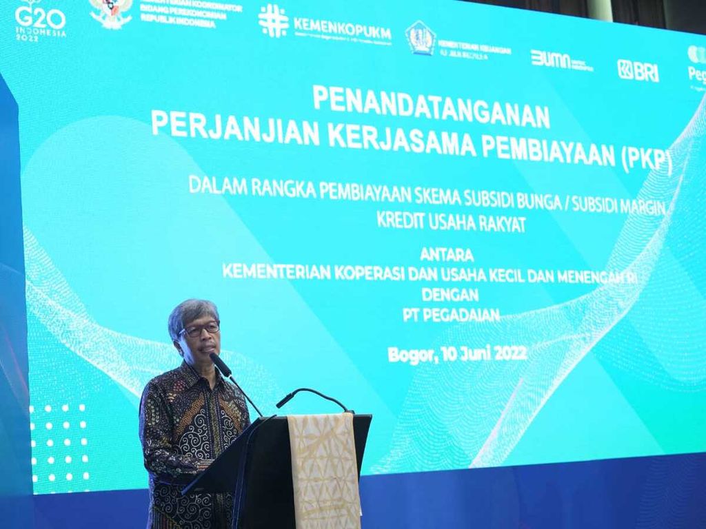 Deputi Bidang Usaha Mikro Kementerian Koperasi dan UKM Eddy Satriya menyatakan optimismenya terhadap PT Pegadaian yang diberi kewenangan untuk menyalurkan kredit usaha rakyat (KUR) di Bogor, Jawa Barat, Jumat (10/6/2022). 