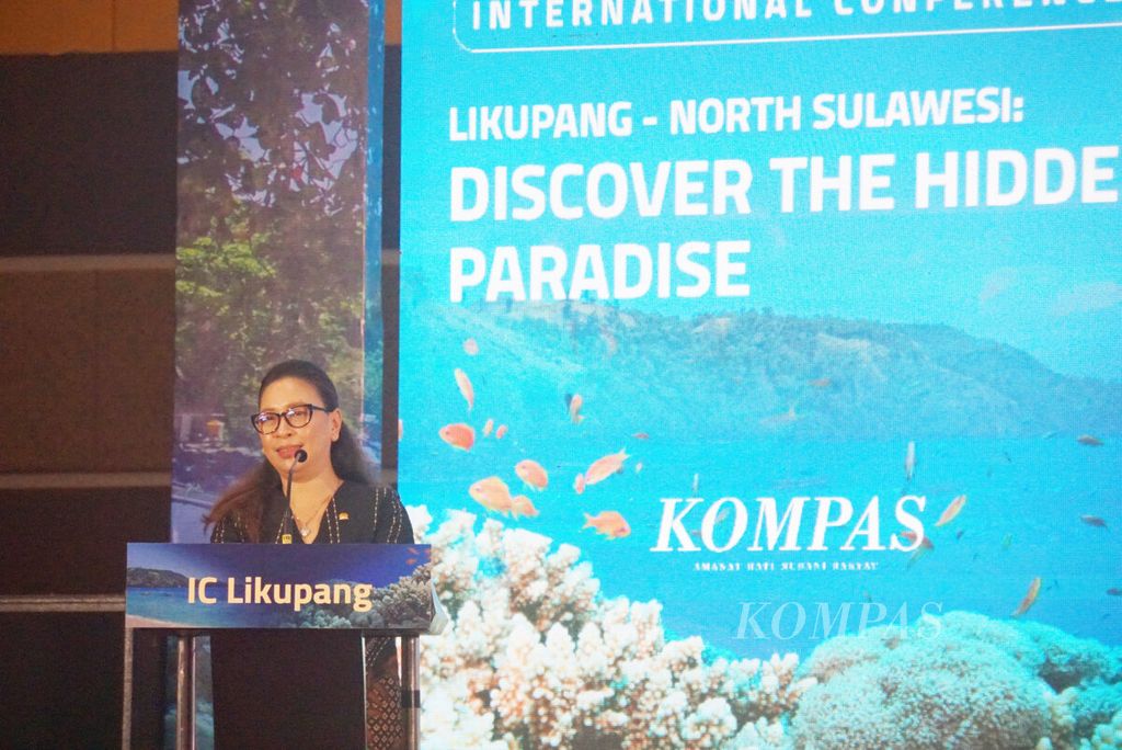 Anggota Komisi X DPR, Vanda Sarundajang, membacakan sambutan dalam konferensi internasional bertajuk Likupang-North Sulawesi: Discover the Hidden Paradise yang digelar Kemenparekraf dan harian <i>Kompas</i> di Manado, 8 Maret 2022.