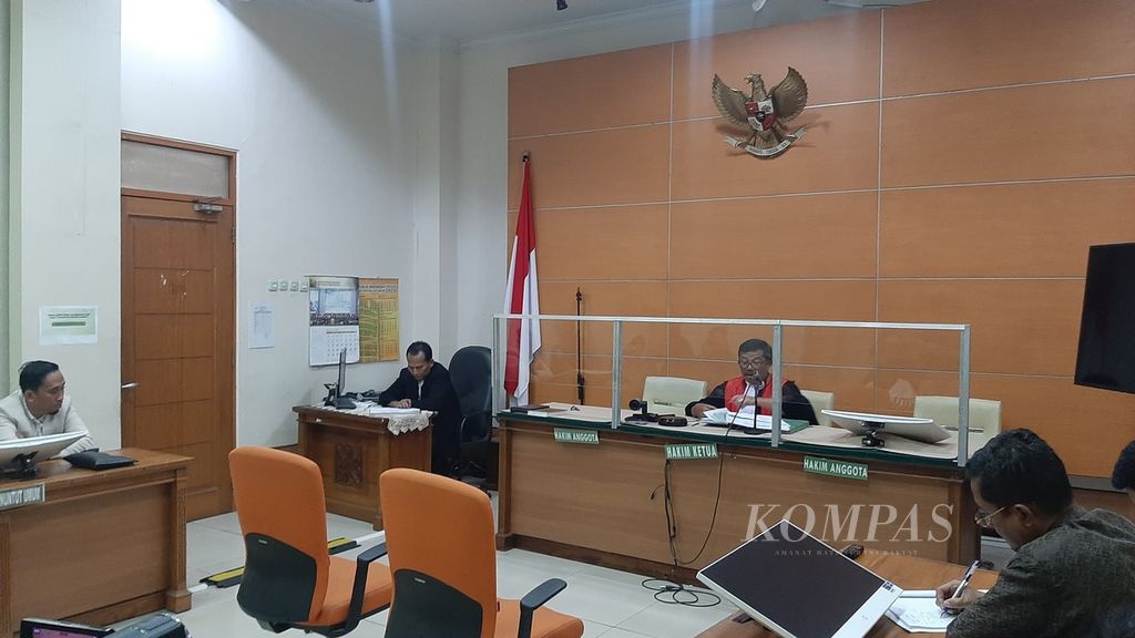 Suasana sidang praperadilan dengan agenda pembacaan putusan oleh hakim tunggal Tumpanuli Marbun pada Selasa (27/2/2024) di Pengadilan Negeri Jakarta Selatan.