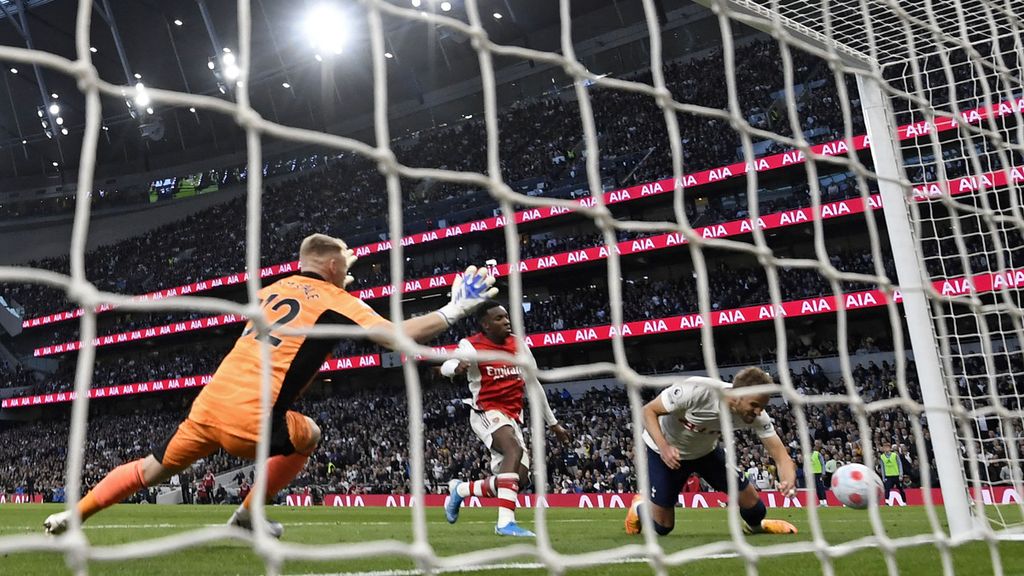 Gol kedua Tottenham Hotspur ke gawang Arsenal dicetak striker Harry Kane melalui sundulan dalam lanjutan pertandingan Liga Inggris di Stadion Tottenham Hotspur, London, Jumat (13/5/2022) dini hari WIB. Gol tersebut hasil asis dari Rodrigo Bentancur.
