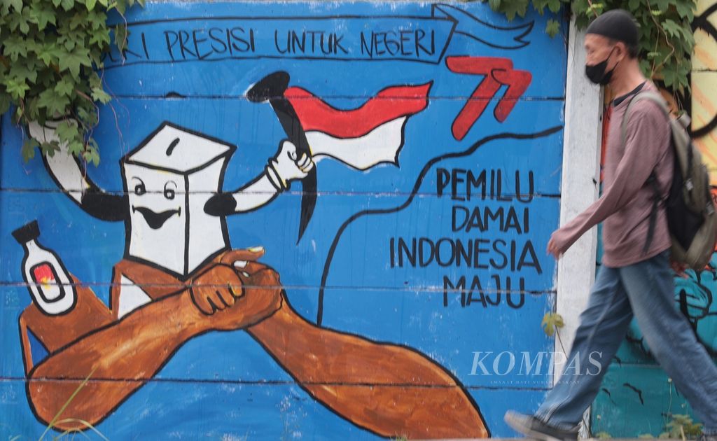 Harapan pada pemilu yang aman dan damai dituangkan masyarakat melalui mural, seperti terlihat di kawasan Jalan Juanda, Depok, Jawa Barat, Sabtu (23/9/2023). Tumbuhnya harapan publik akan pemilu yang aman dan damai juga tergambar dari survei Litbang <i>Kompas </i>pada Agustus 2023. Delapan dari 10 responden menyatakan percaya bahwa pemerintah dapat menjamin Pemilu 2024 berjalan aman.