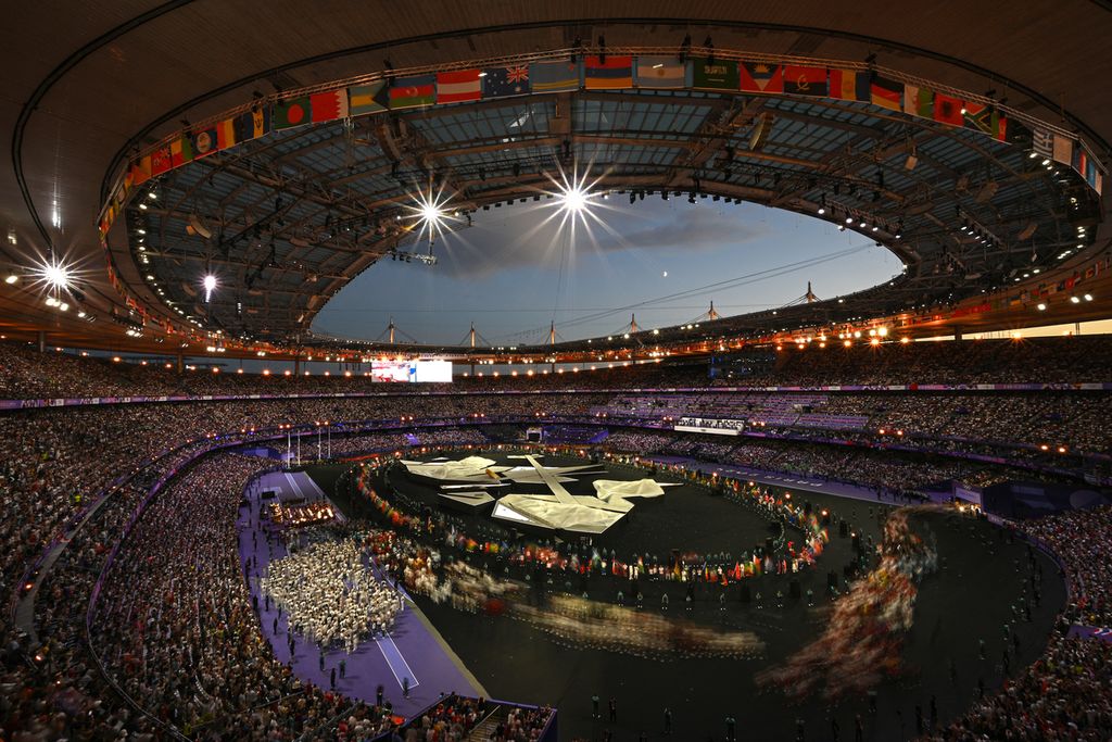 Suasana di Stade de France, Perancis, saat penutupan Olimpiade Paris 2024, Minggu (11/8/2024). Tempat yang sama akan dipakai untuk seremoni penutupan Paralimpiade Paris 2024 pada Minggu (8/9/2024) waktu setempat.