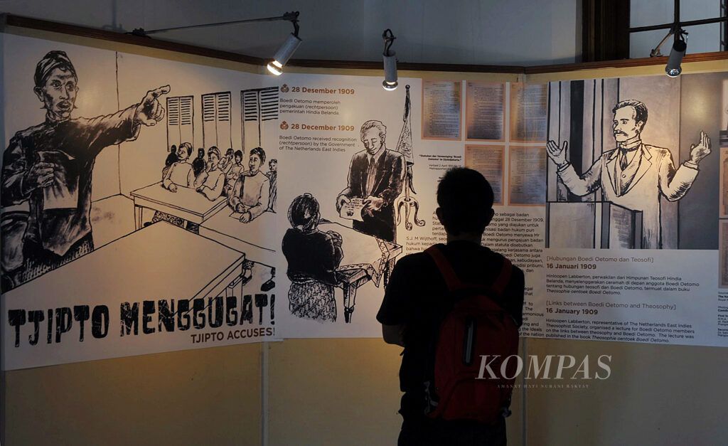 Arsip yang memuat informasi terkait sejarah Boedi Oetomo dipamerkan dalam pameran "Arsip Boedi Oetomo" di Gedung Arsip Nasional, Jakarta, Kamis (21/8/2014). Pameran akan berlangsung hingga 30 Agustus 2014.