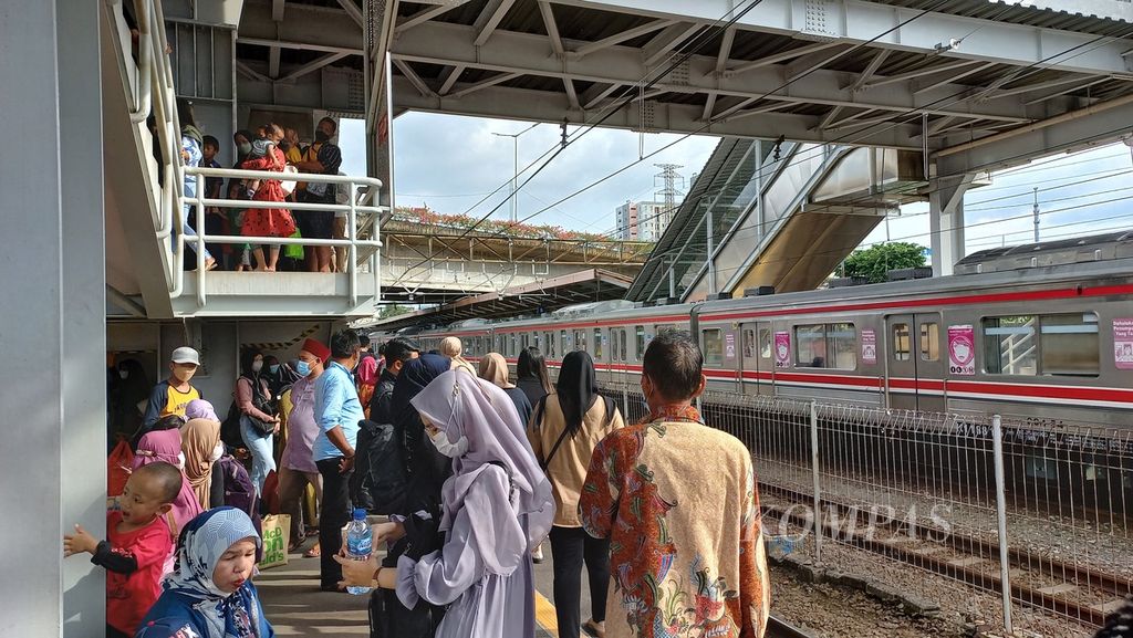 Selama libur Lebaran 2023, masyarakat antusias berwisata dan berjalan-jalan dengan menggunakan angkutan umum. Pada 22 dan 23 April 2023 atau pada libur lebaran, KAI KCI mencatat 1 juta penumpang lebih menggunakan KRL untuk bermobilitas. Sementara MRT Jakarta pada periode yang sama mencatat sebanyak 72.464 penumpang memanfaatkan layanan MRT Jakarta.